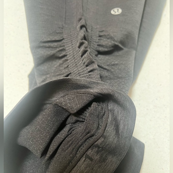 Lululemon - In The Flow Crop II - Picture 8 of 9